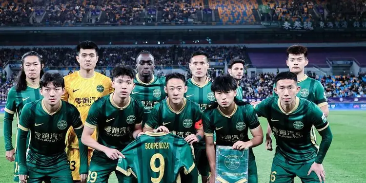 队记：杨瀚森随着比赛的进行越打越舒服，他需要真正上场打球