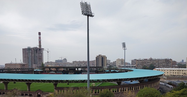 半场：海港0-0柔佛新山，陈威屡献神扑，格劳德尔逃红牌